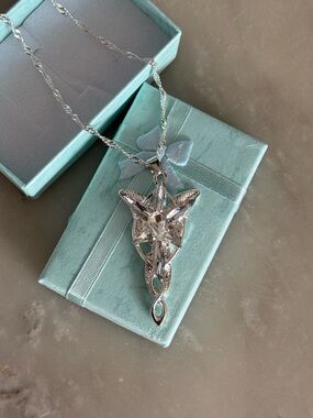Arwen’s Evenstar Pendant : Lord of the Rings Necklace